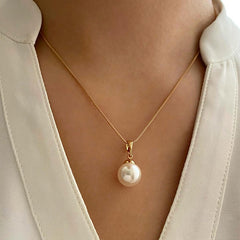 Luna Pearl Grace Necklace & Earring Set