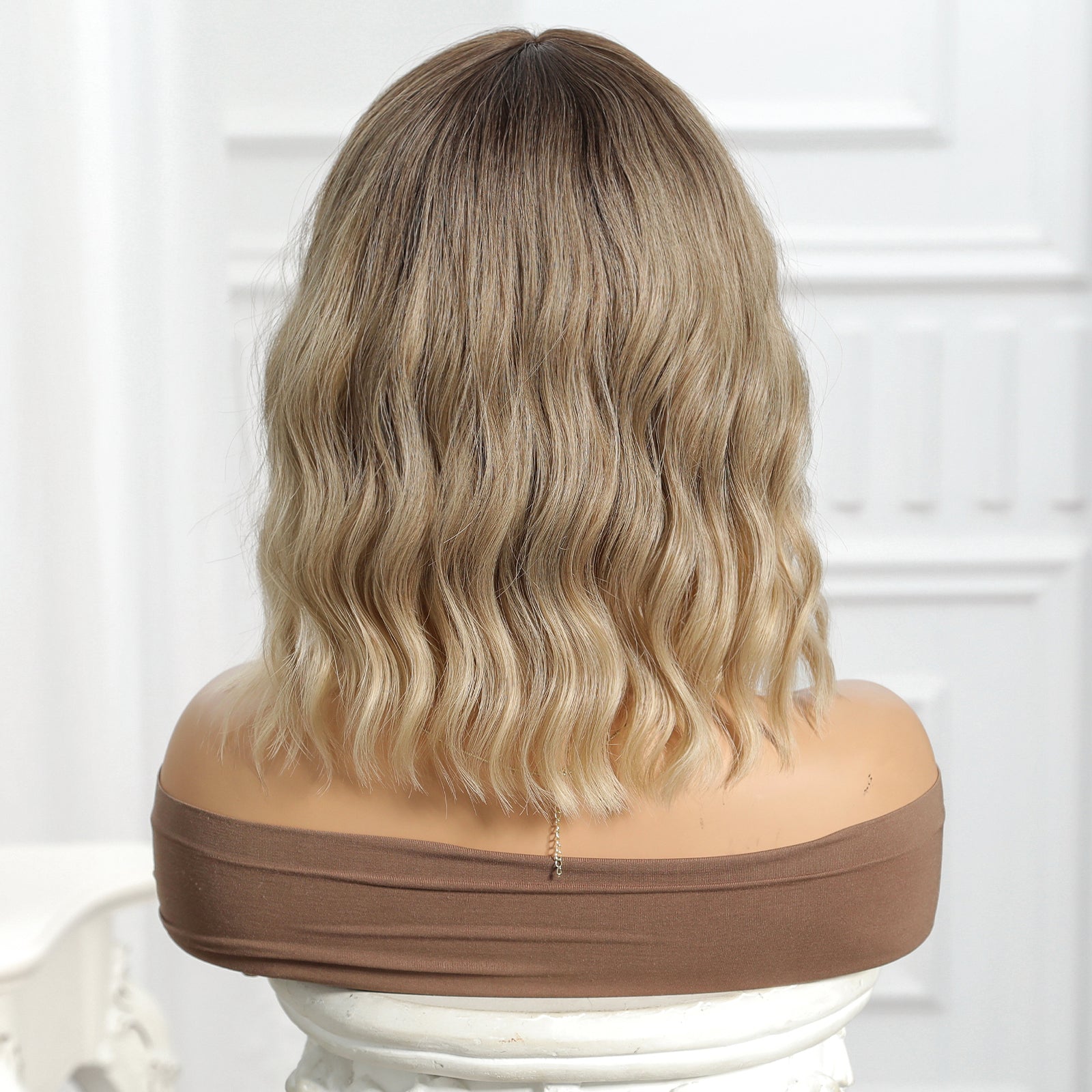 Brown Roots to Sandy Brown Bob-Style Wavy 12