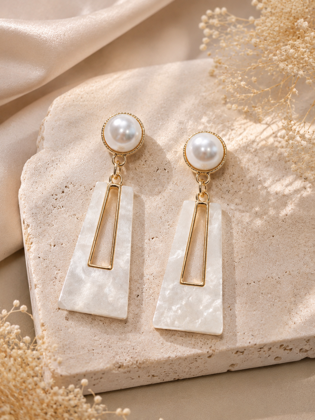 Luna Pearl Earrings