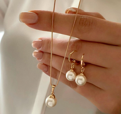 Luna Pearl Grace Necklace & Earring Set
