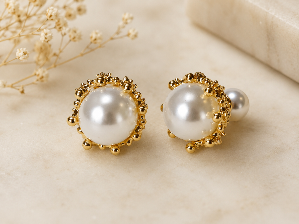Elegant gold and pearl earrings
