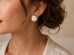 Elegant gold and pearl earrings